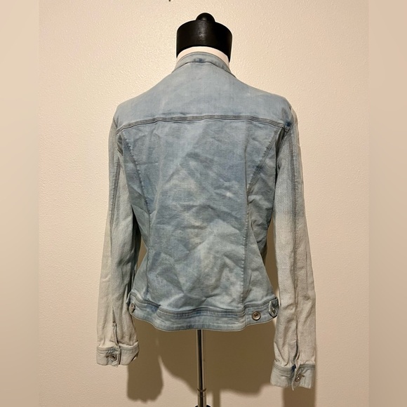 Tribal Jeans Classic light Denim jacket. Women’s size L - Picture 2 of 3